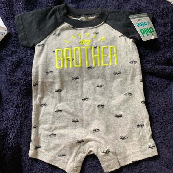 Little brother onesie set with mittens and bibs - Picture 6 of 6